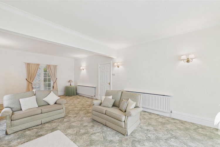 Lounge - Picture 5 of 40