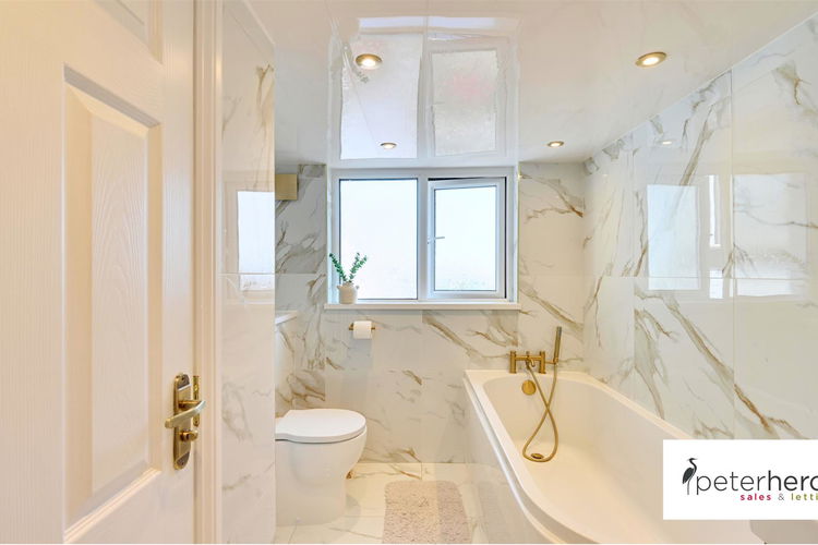 Bathroom - Picture 23 of 27