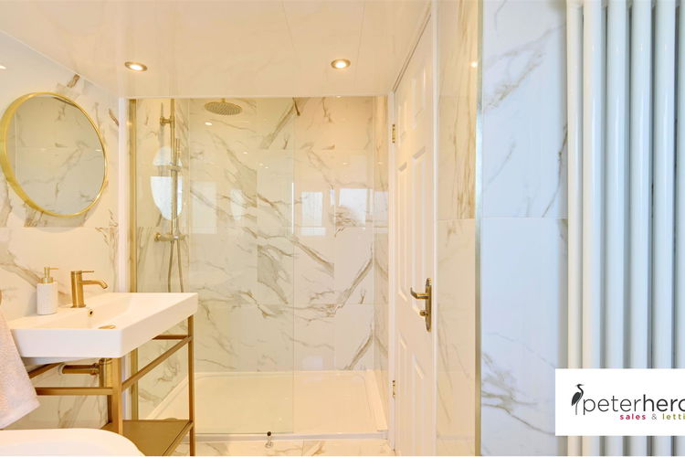 Bathroom - Picture 24 of 27