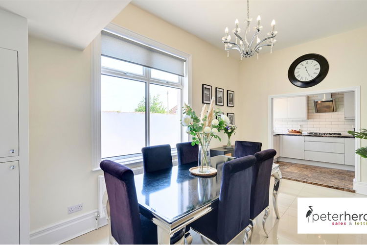 Dining Room - Picture 9 of 27
