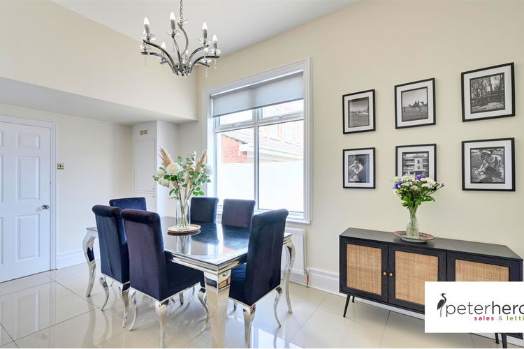 Dining Room - Picture 10 of 27