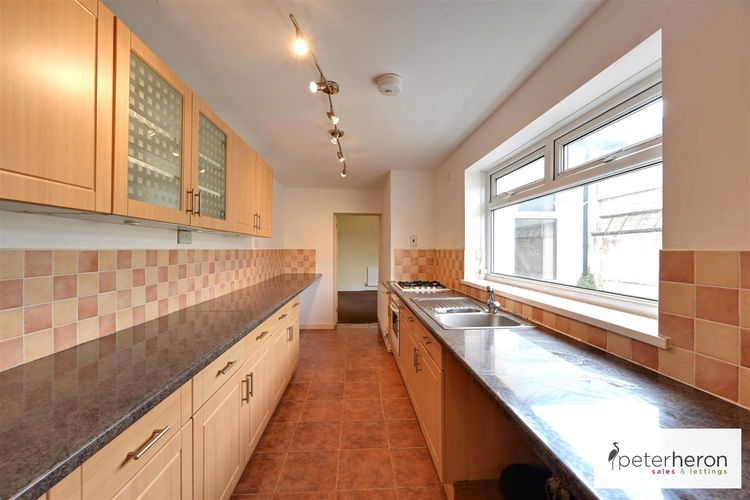 Kitchen - Picture 5 of 14