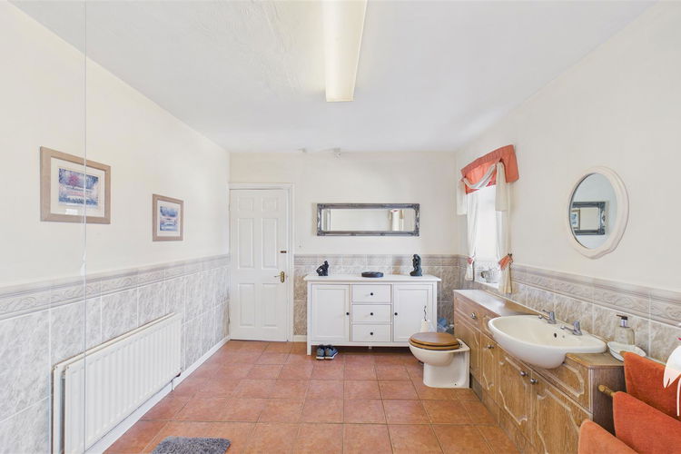 Bathroom - Picture 16 of 32