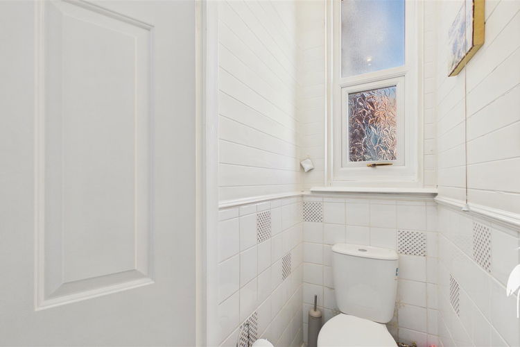 Separate WC - Picture 17 of 32