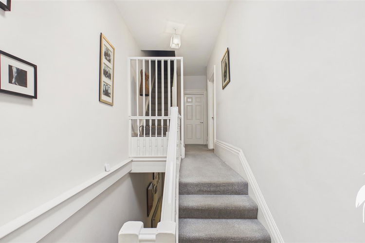 First Floor Landing - Picture 18 of 32