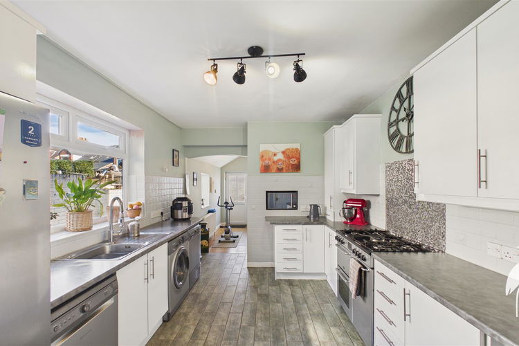 Kitchen - Picture 6 of 32