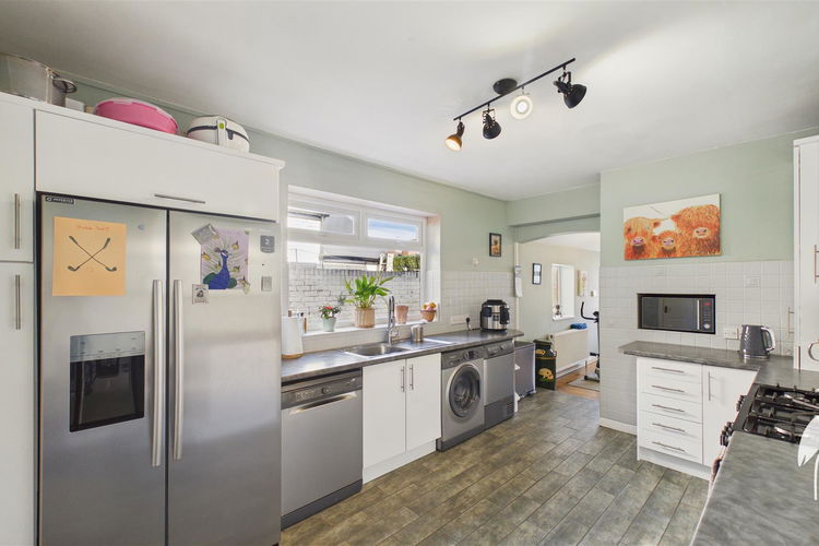 Kitchen - Picture 7 of 32