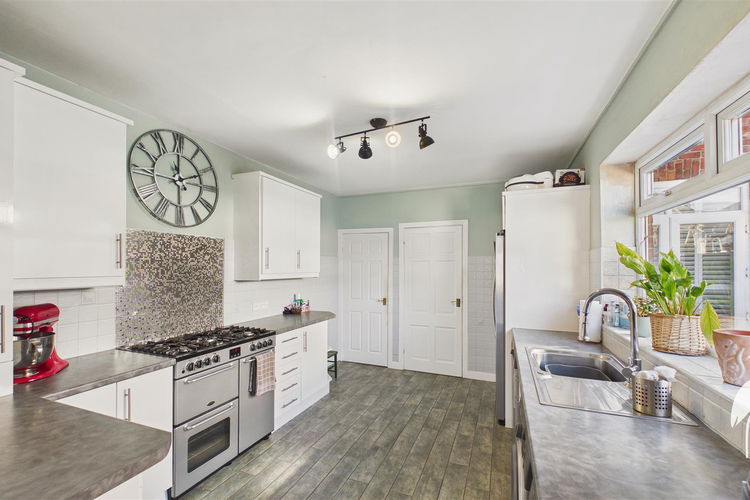 Kitchen - Picture 8 of 32