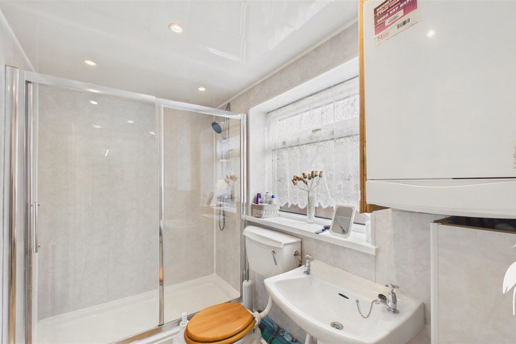 Shower Room - Picture 13 of 22