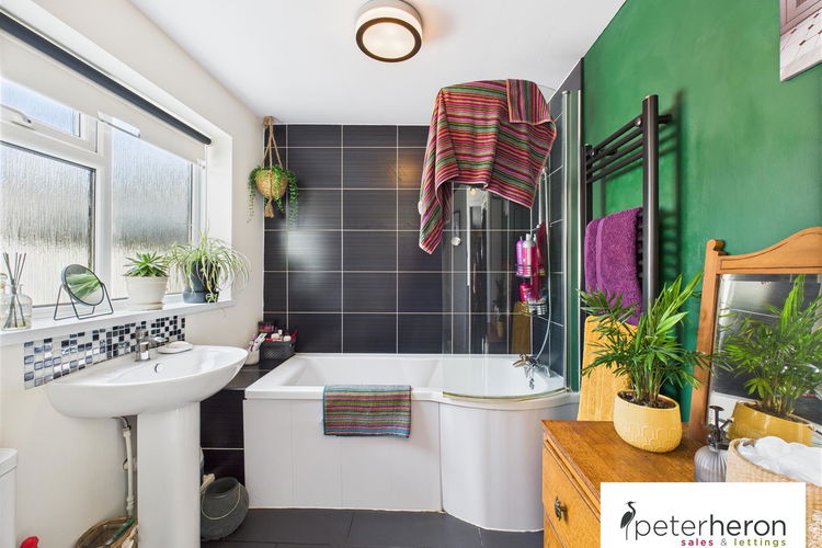 Bathroom - Picture 9 of 18