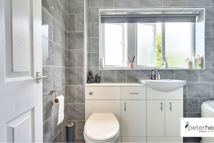 Bathroom - Picture 16 of 19
