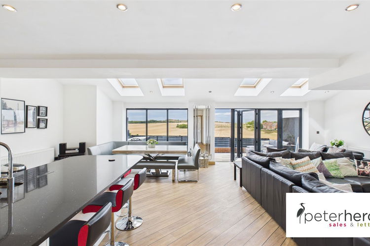 Open Plan Kitchen/Dining & Family Area - Picture 6 of 37
