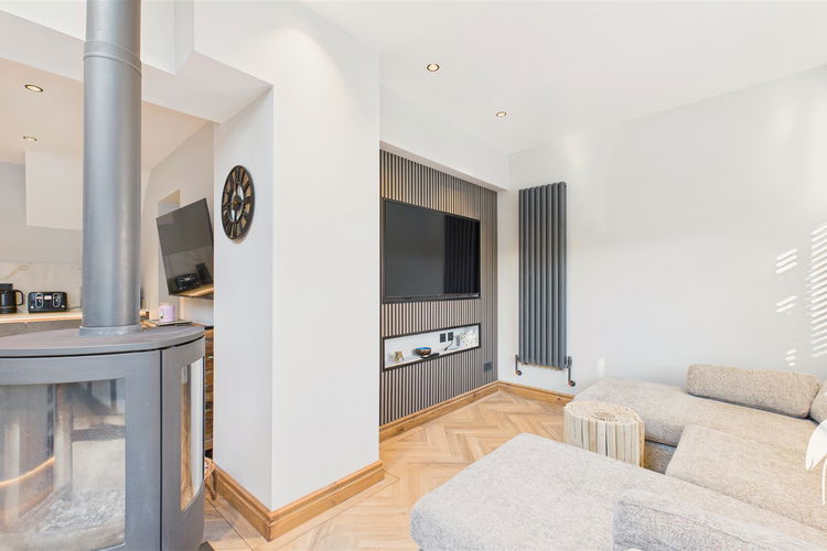 Family Area - Picture 17 of 53