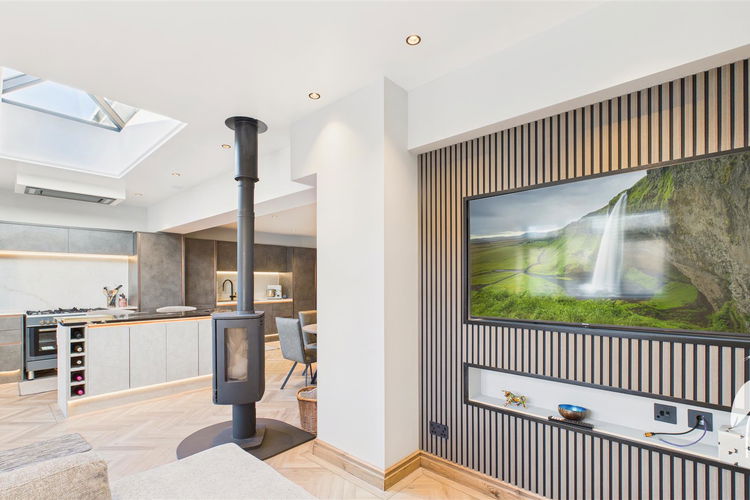 Family Area - Picture 18 of 53