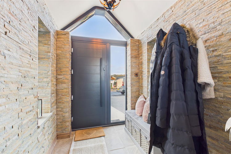 Entrance Porch - Picture 25 of 53