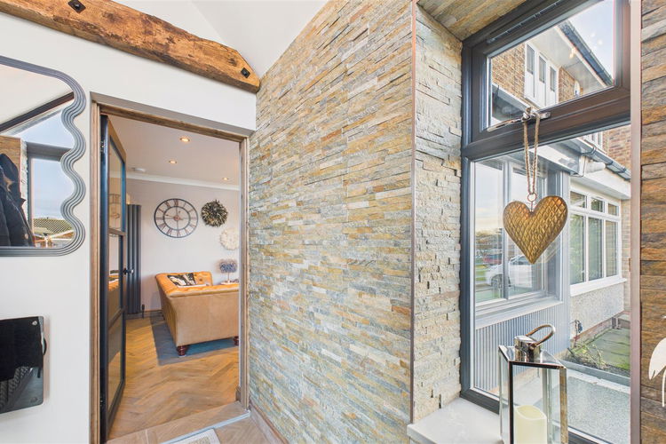 Entrance Porch - Picture 27 of 53