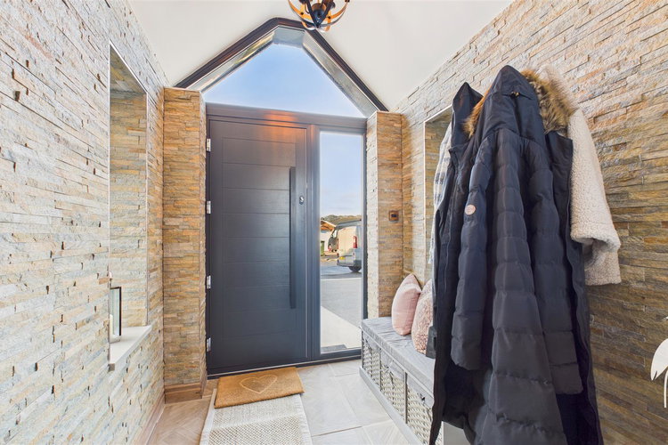 Entrance Porch - Picture 26 of 56