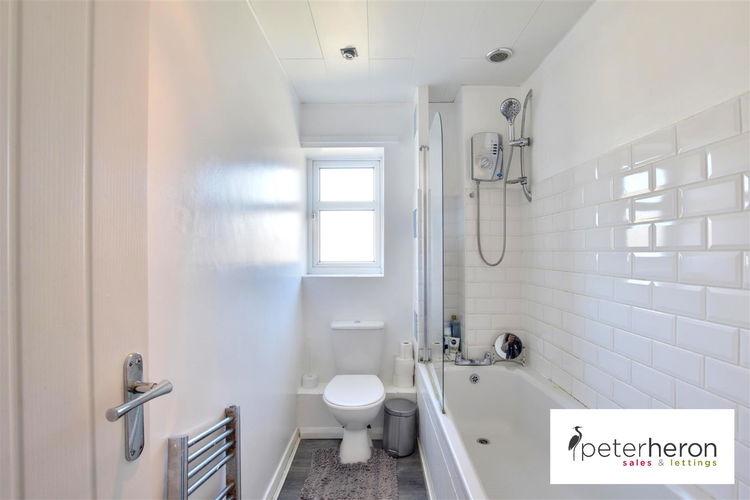 Bathroom - Picture 12 of 12