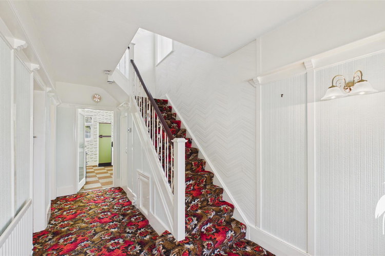 Entrance Hall - Picture 12 of 29