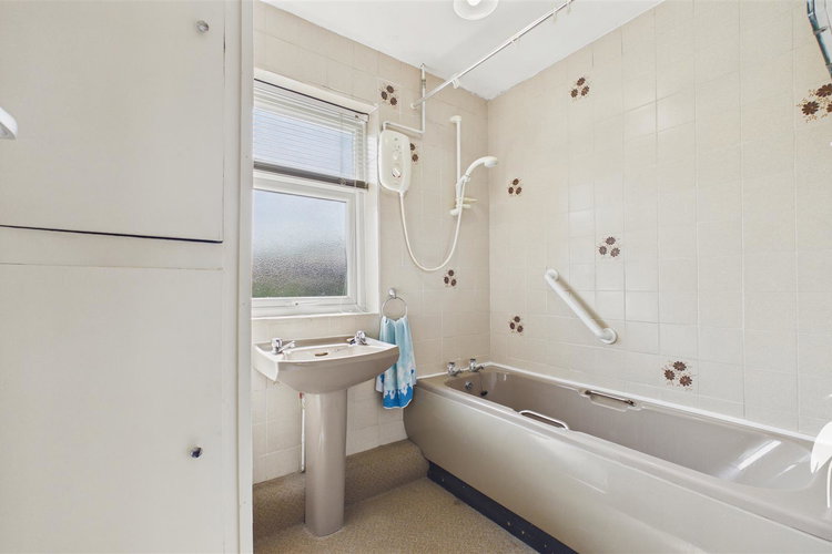Bathroom - Picture 22 of 29