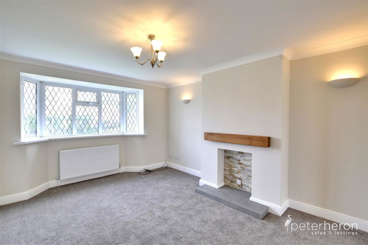 Lounge - Picture 2 of 14