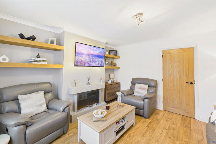 Lounge - Picture 3 of 15