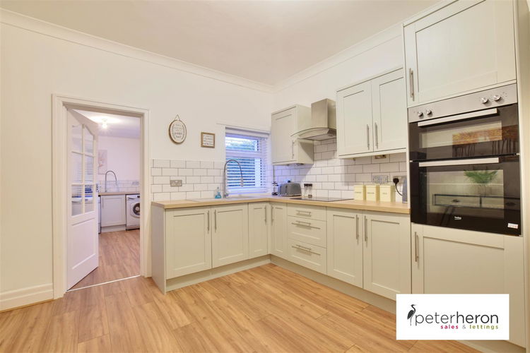 Kitchen - Picture 6 of 16