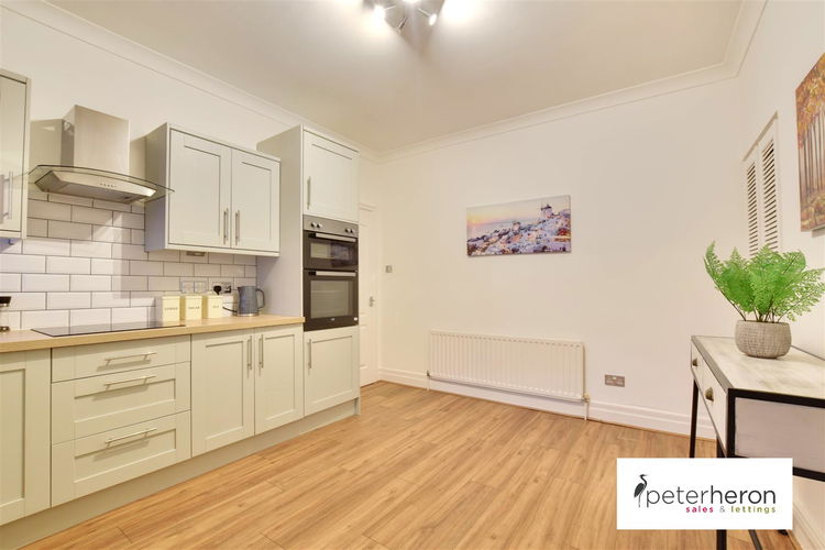 Kitchen - Picture 7 of 16