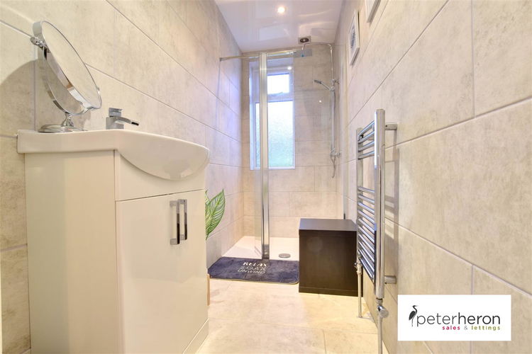 Shower Room - Picture 14 of 16