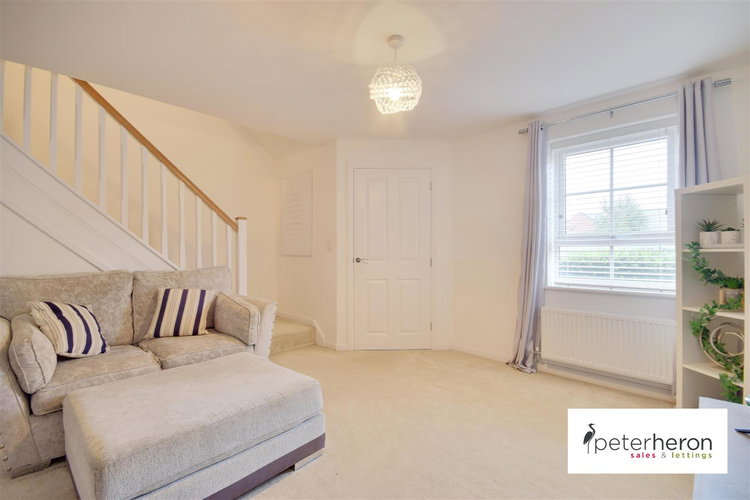 Lounge - Picture 4 of 18
