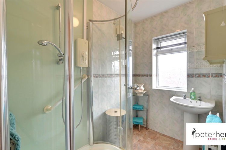 Shower Room - Picture 16 of 19
