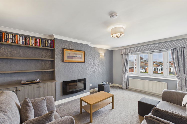 Lounge - Picture 2 of 21