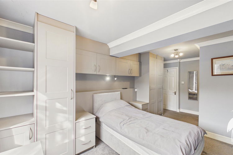 Bedroom 1 - Picture 11 of 21