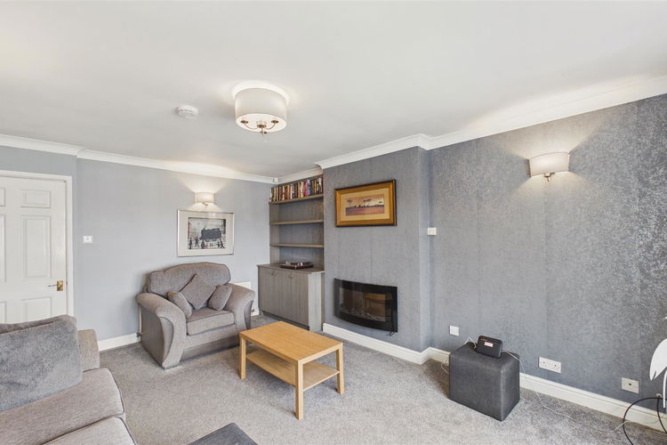 Lounge - Picture 3 of 21