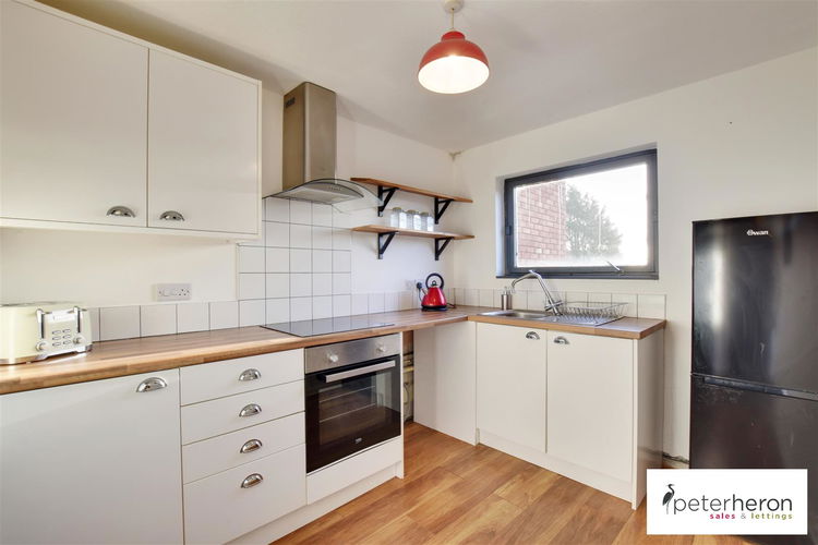 Kitchen - Picture 3 of 6