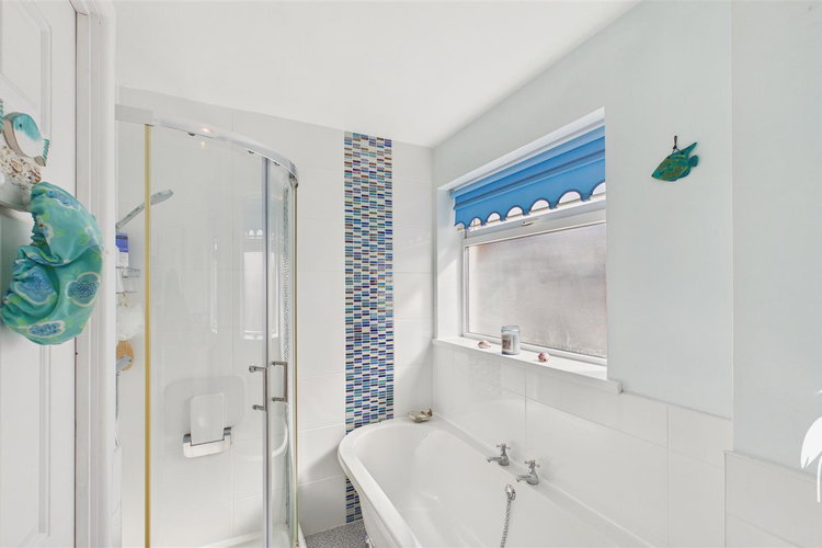 Bathroom - Picture 25 of 29