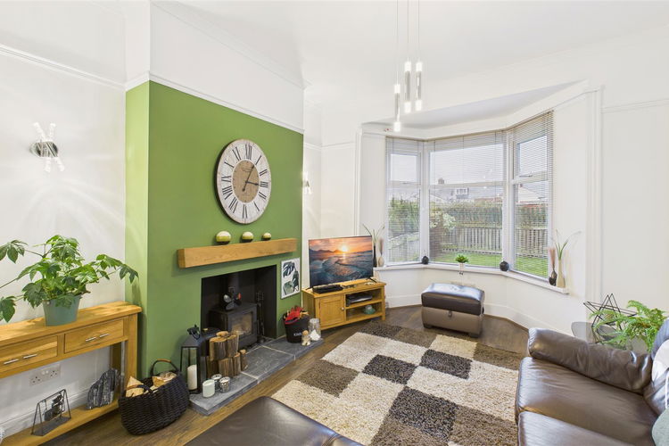 Lounge - Picture 2 of 19