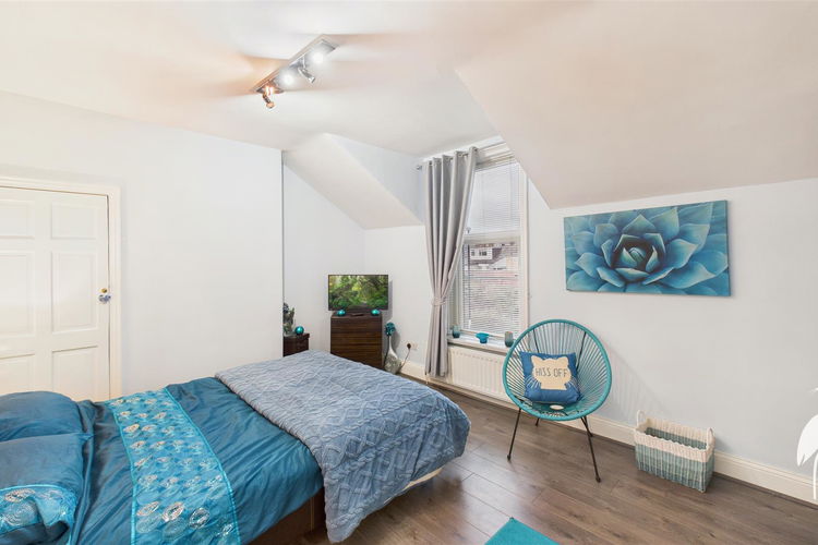 Bedroom 1 - Picture 13 of 19