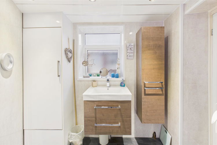 Shower Room - Picture 19 of 19