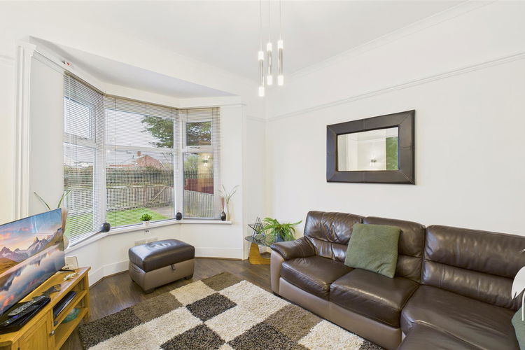 Lounge - Picture 3 of 19