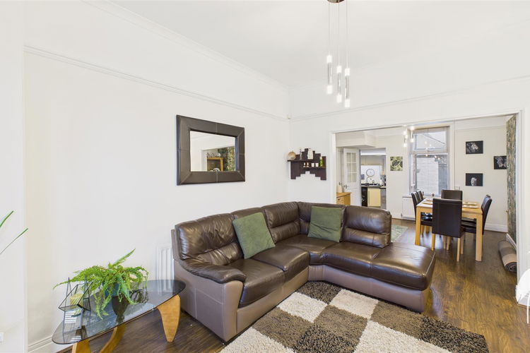 Lounge - Picture 5 of 19