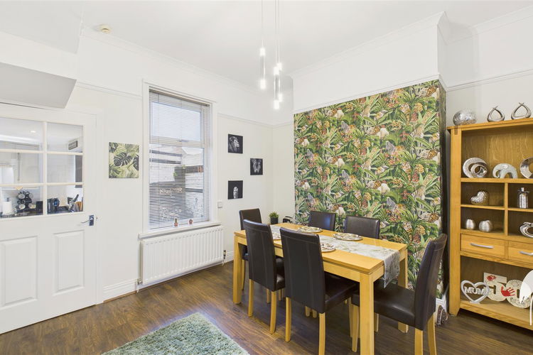 Dining Room - Picture 7 of 19