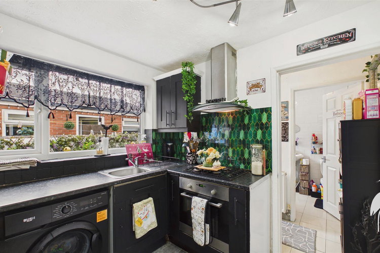 Kitchen - Picture 10 of 26