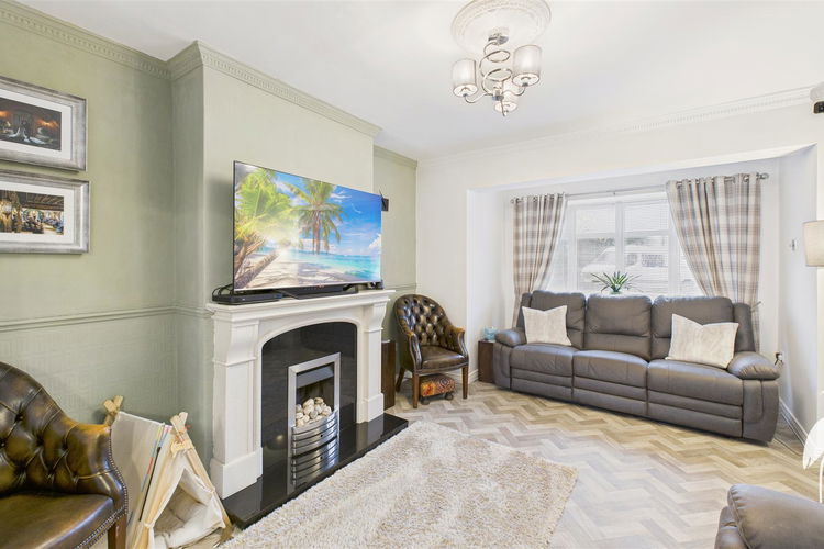 Lounge - Picture 2 of 27