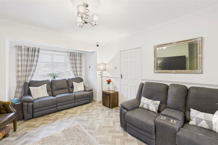 Lounge - Picture 3 of 27