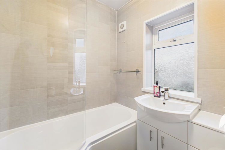 Bathroom - Picture 24 of 27