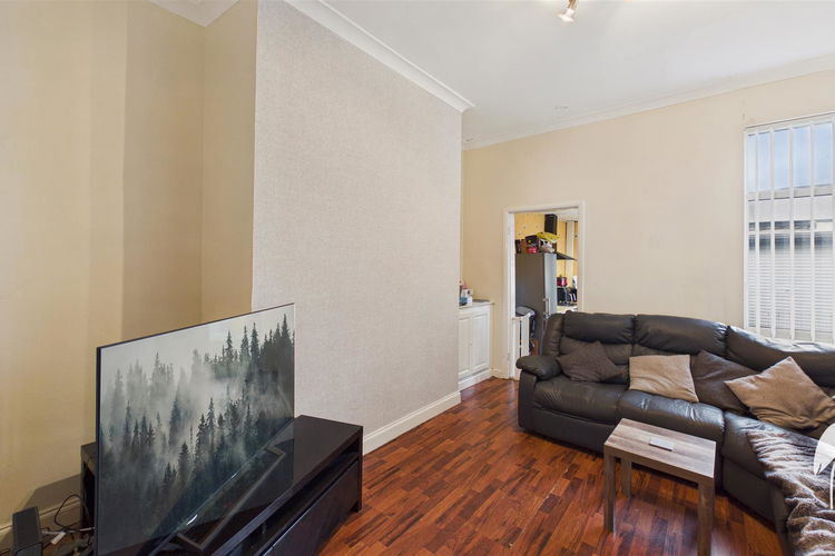 Lounge - Picture 2 of 14