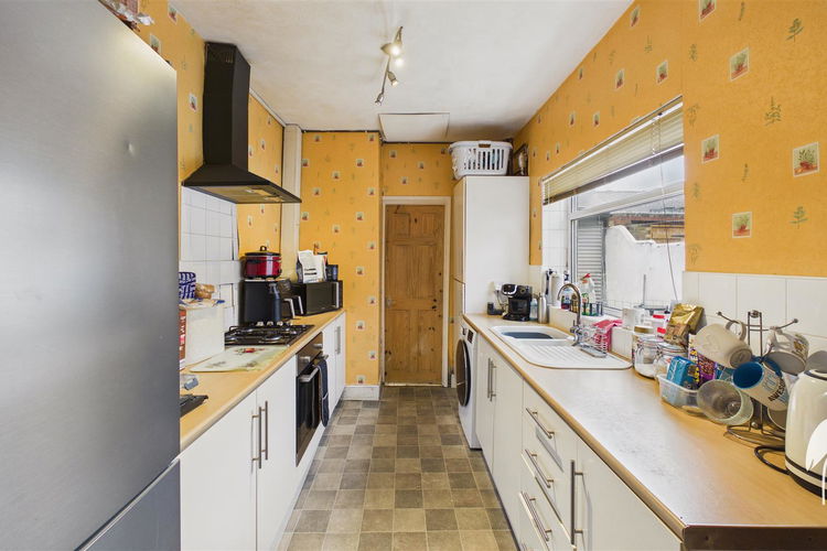 Kitchen - Picture 4 of 14