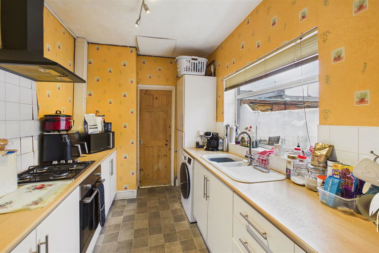 Kitchen - Picture 5 of 14