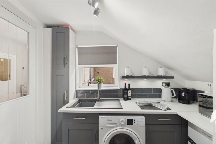 Kitchen - Picture 4 of 18